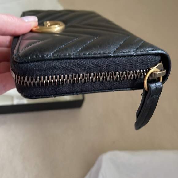 GUCCI MARMONT all around top zip wallet. - Picture 5 of 16